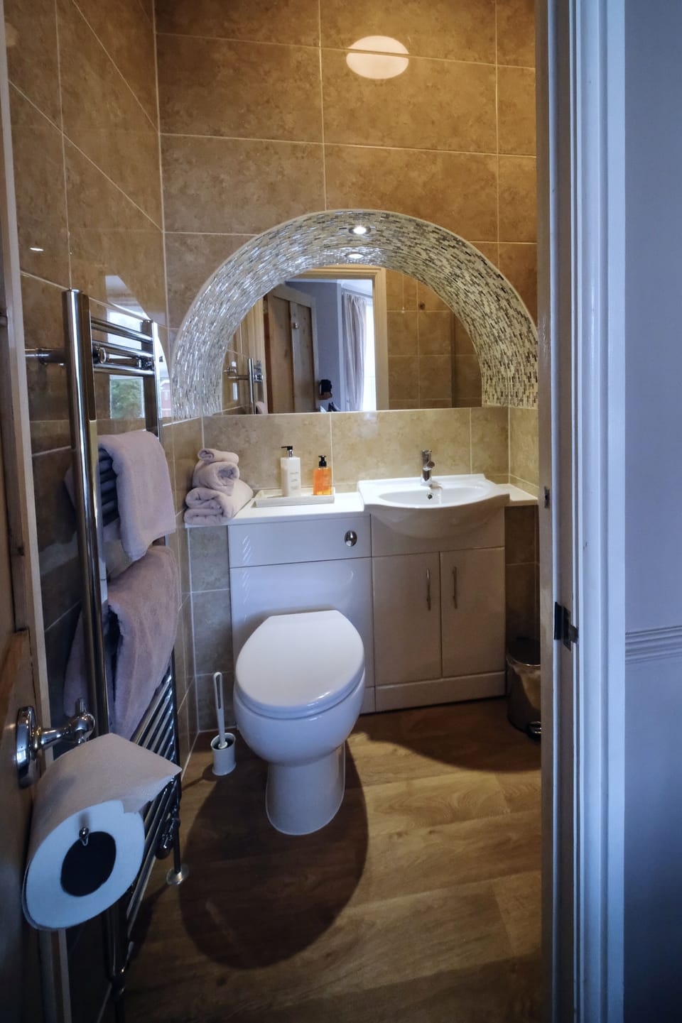 Double Room (Beacon) | Bathroom | Shower, free toiletries, hair dryer, bathrobes