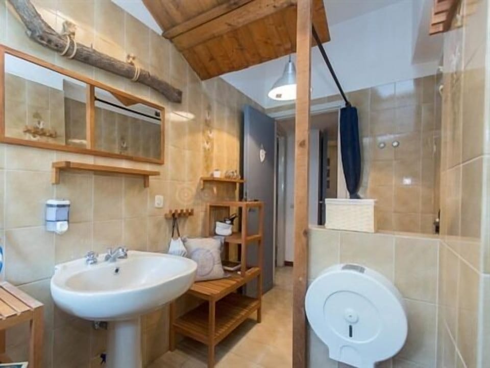 Deluxe Double Room, Ensuite, City View (Borgo Pio) | Bathroom