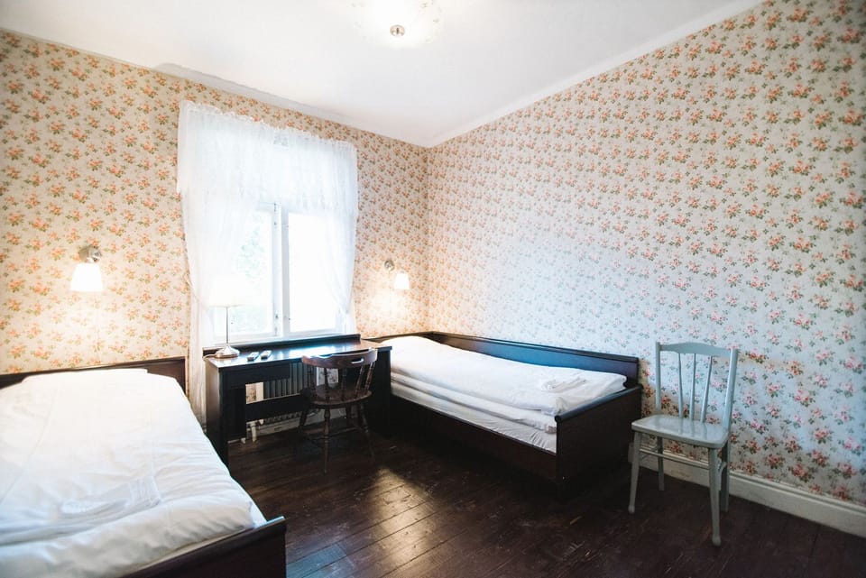Twin Room, Shared Bathroom | Blackout drapes, iron/ironing board (on request), WiFi (free)
