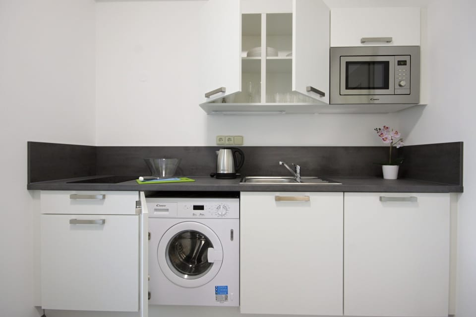 Executive Suite | In-room safe, desk, iron/ironing board, free WiFi