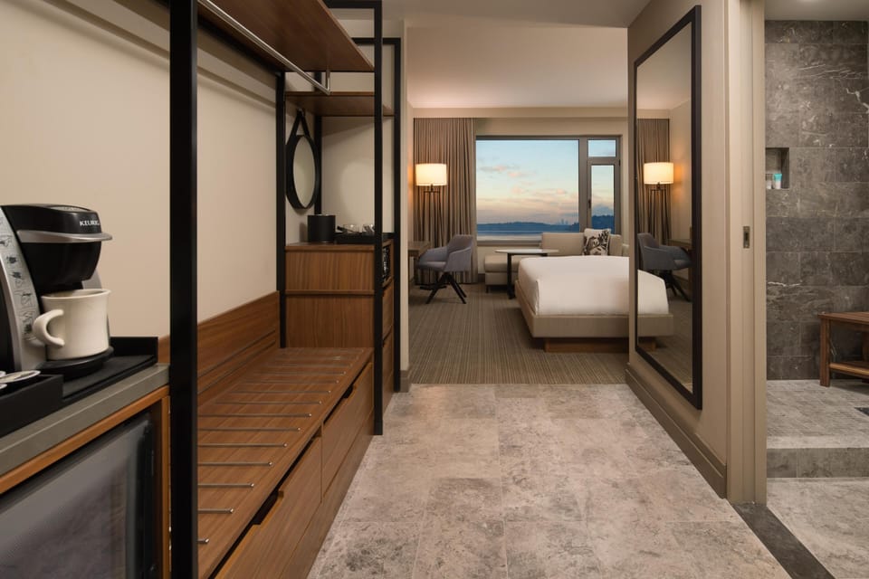 Premium bedding, in-room safe, desk, laptop workspace