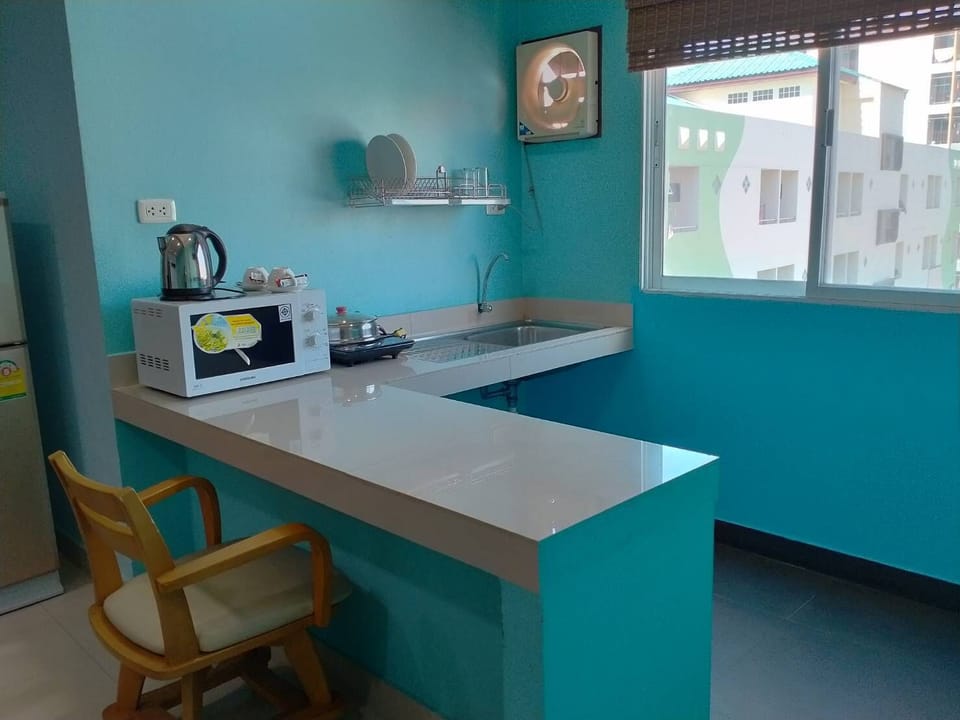 Fridge, microwave, stovetop, electric kettle