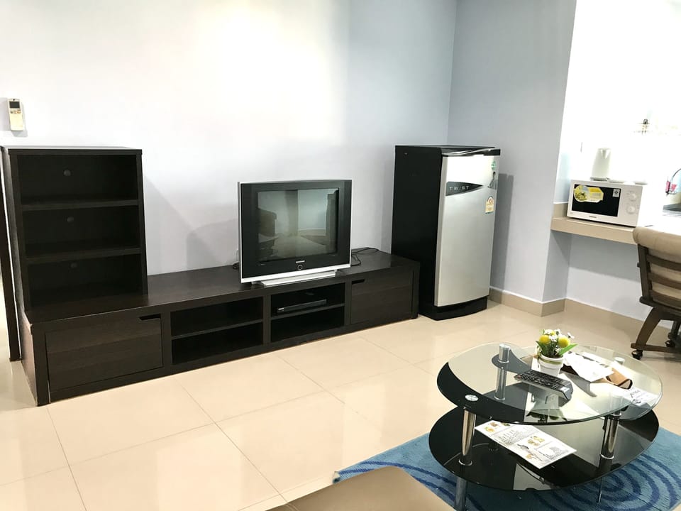 29-inch TV with cable channels