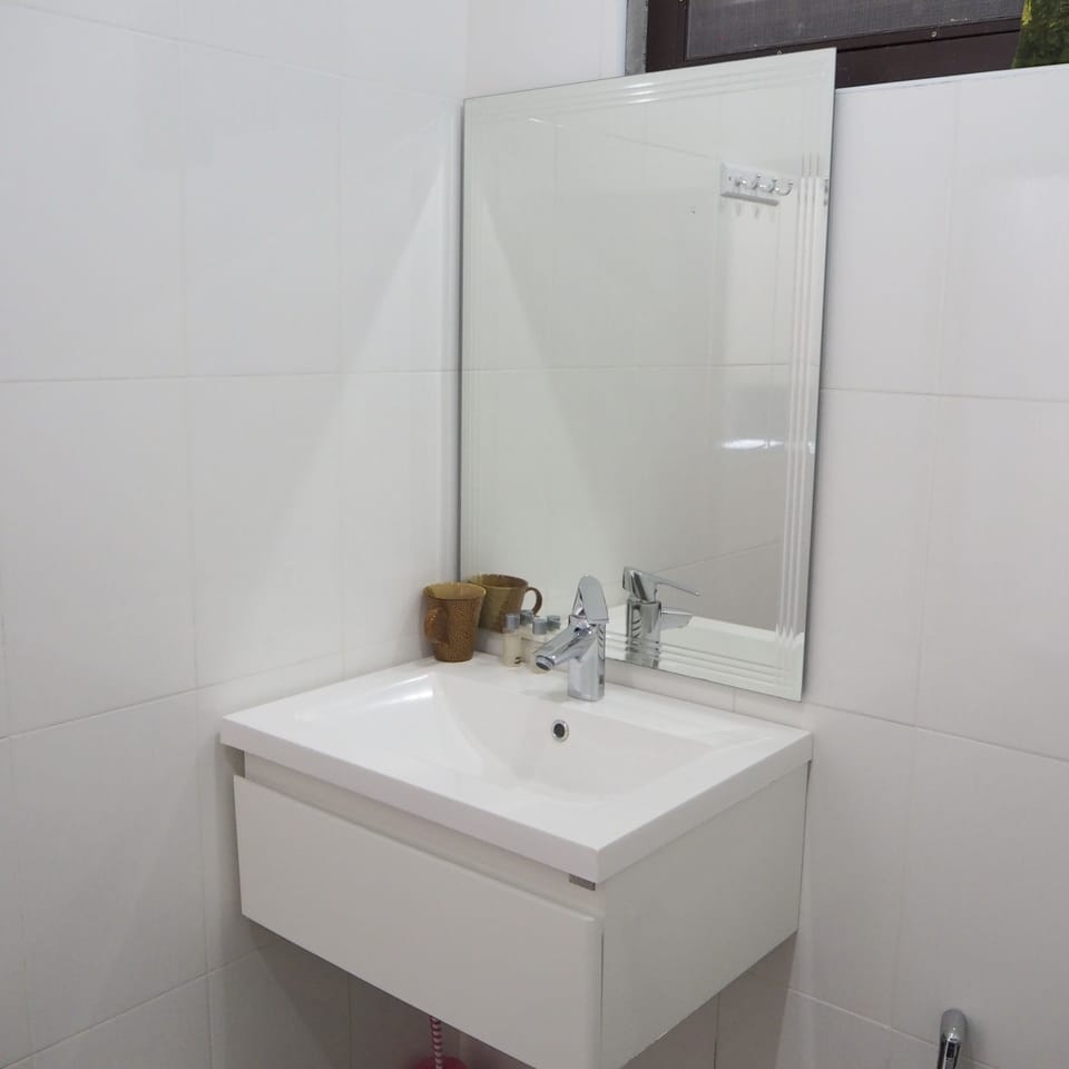 Superior Bungalow | Bathroom sink