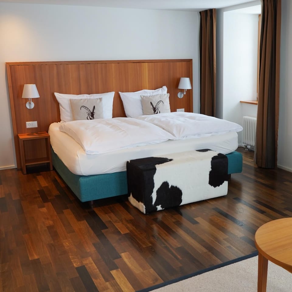 Junior Double or Twin Room, Mountain View, Corner | Premium bedding, desk, laptop workspace, blackout drapes