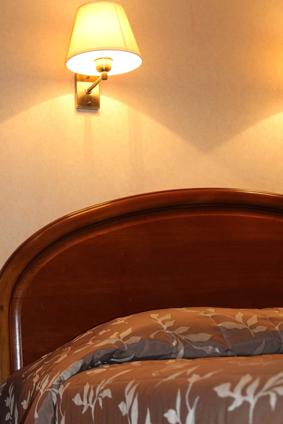 Twin Room | Premium bedding, in-room safe, desk, blackout drapes