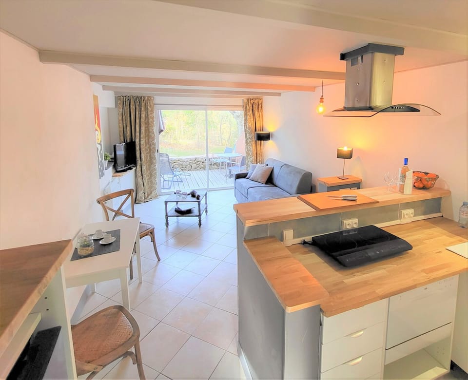Junior Suite | Private kitchen | Espresso maker, coffee/tea maker, electric kettle