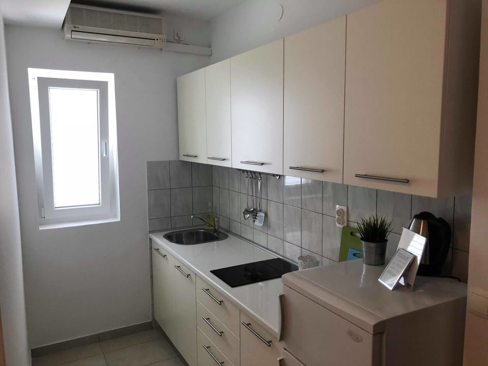 Standard Apartment, 1 Bedroom, Balcony | Desk, soundproofing, free WiFi, bed sheets