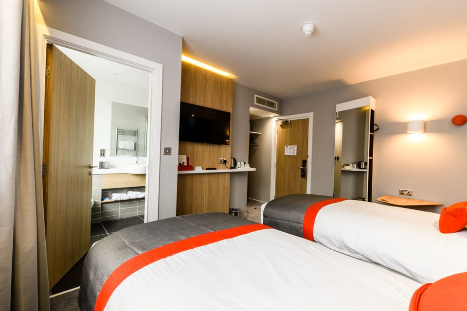 Standard Room, 2 Twin Beds (with Free Hot Breakfast) | Desk, blackout drapes, iron/ironing board, free cribs/infant beds