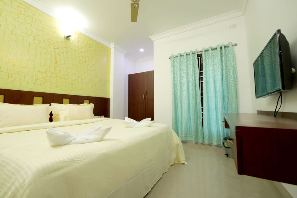 Standard Room | Desk, iron/ironing board, bed sheets