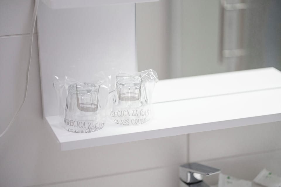 Standard Double Room | Bathroom amenities | Shower, free toiletries, hair dryer, towels