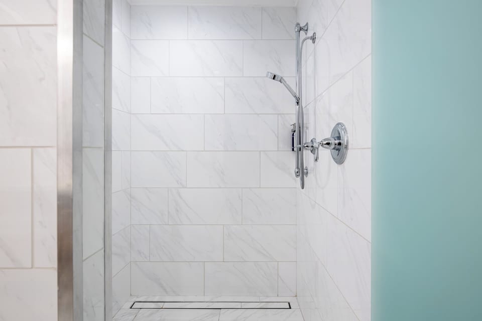 Presidential Suite, Multiple Beds | Bathroom | Combined shower/tub, designer toiletries, hair dryer, towels