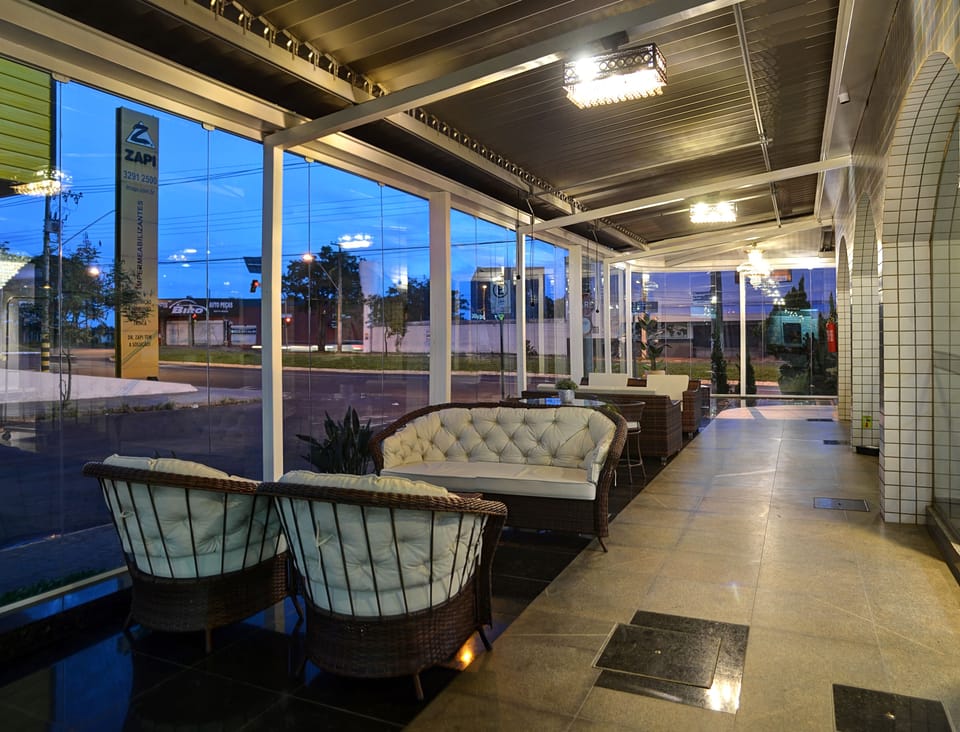 Lobby lounge