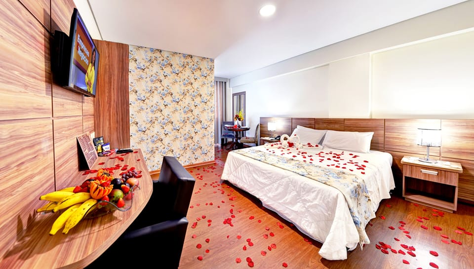 Grand Double or Twin Room | Minibar, desk, laptop workspace, blackout drapes