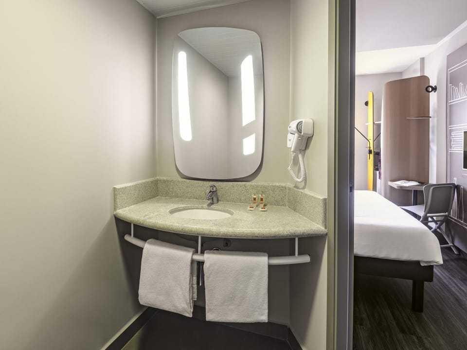 Minibar, in-room safe, laptop workspace, soundproofing