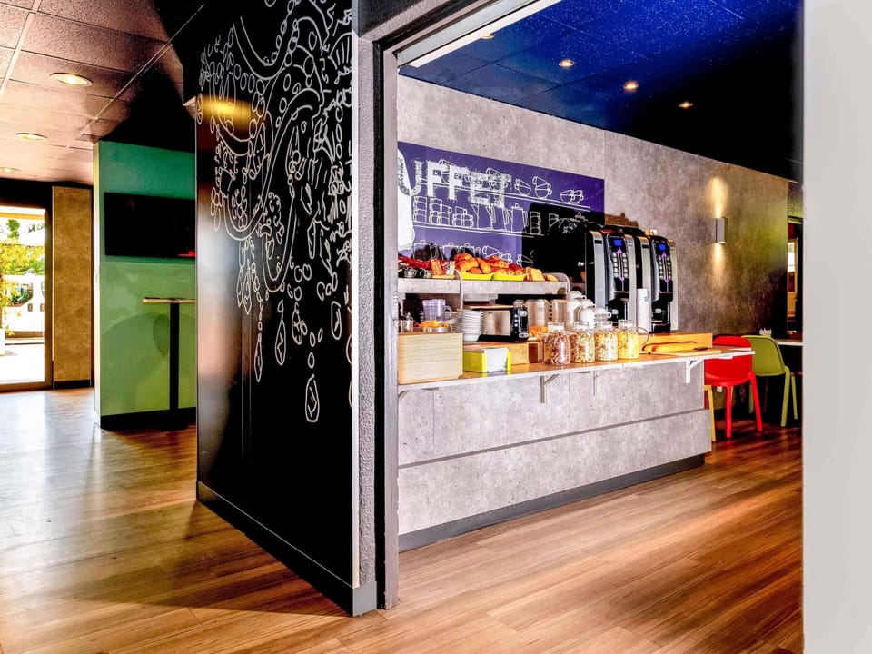 Daily buffet breakfast (EUR 10.5 per person)