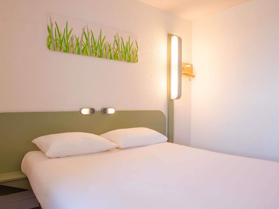 Double Room | Desk, blackout drapes, free WiFi, bed sheets