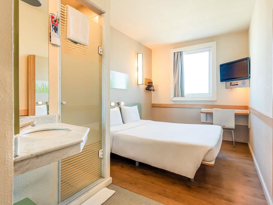 Economy Apartment, 1 Double Bed | Desk, soundproofing, free cribs/infant beds, free WiFi