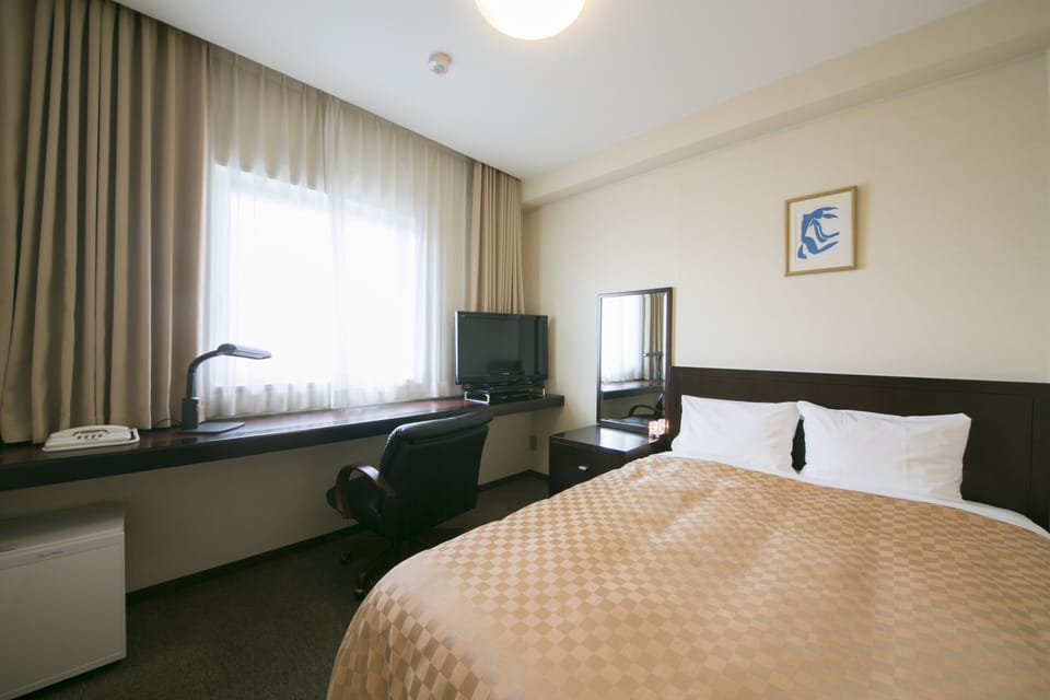 Down comforters, desk, blackout drapes, free WiFi