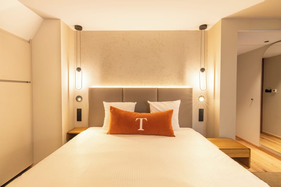 Premium Double Room | Premium bedding, in-room safe, desk, blackout drapes