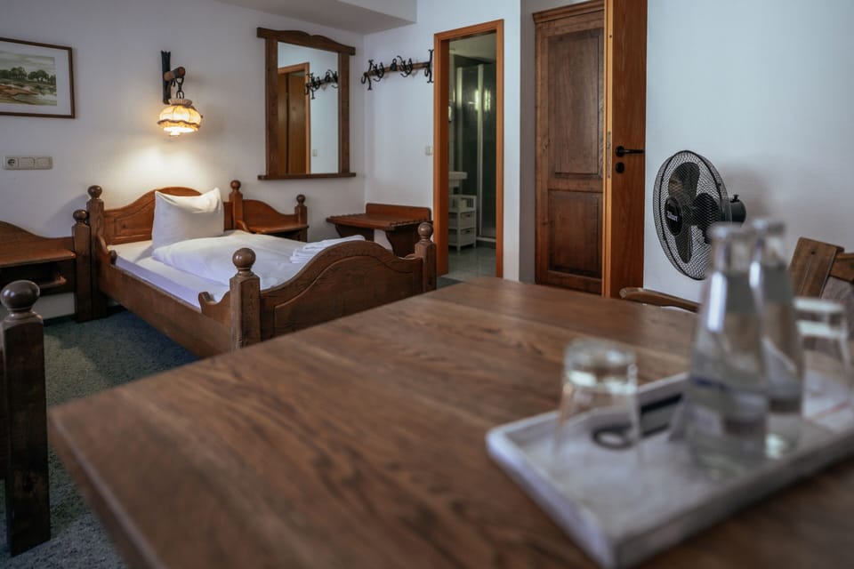 Twin Room | Desk, rollaway beds (surcharge), WiFi (free)