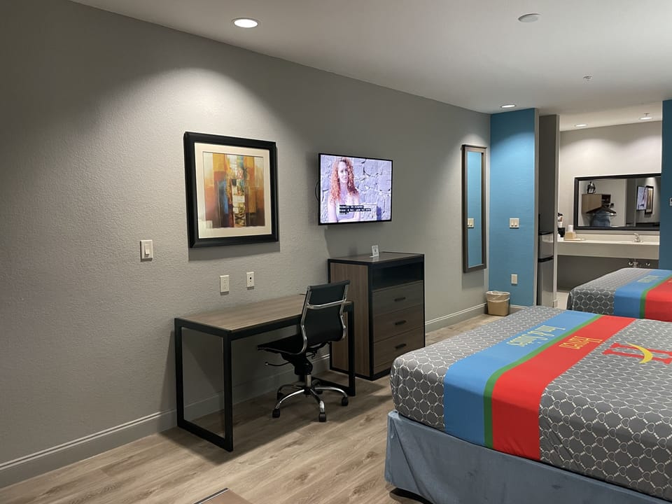 Premium bedding, desk, iron/ironing board, free WiFi