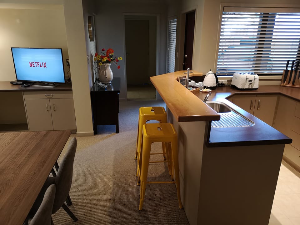 Elite Apartment, 2 Bedrooms, Courtyard View, Ground Floor | Individually decorated, individually furnished, desk, blackout drapes