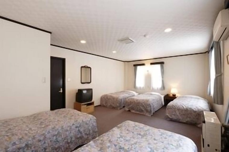 Family Room, 5 Bedrooms, Non Smoking | Free WiFi