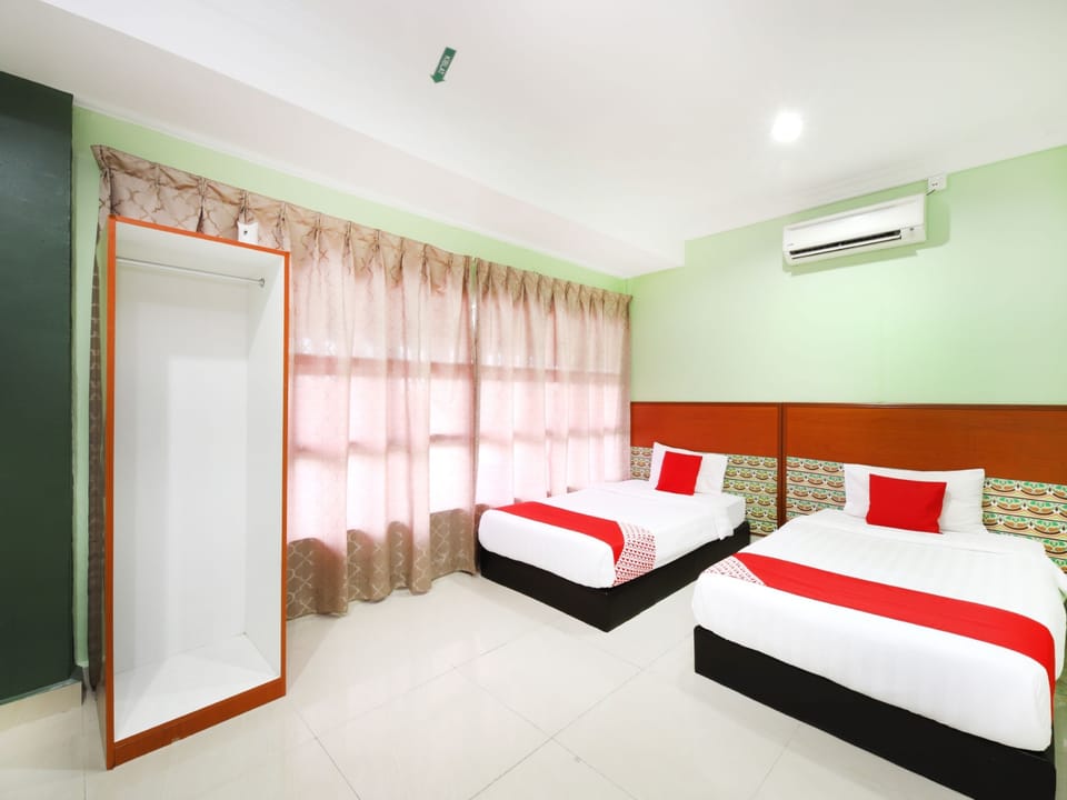 Family Suite, 2 Double Beds | Desk, iron/ironing board, WiFi (free), bed sheets