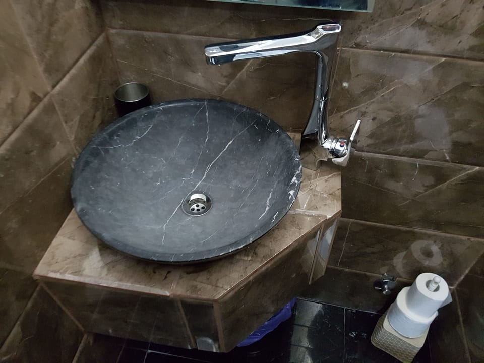 Deluxe Double Room (1) | Bathroom | Free toiletries, hair dryer, bidet, towels