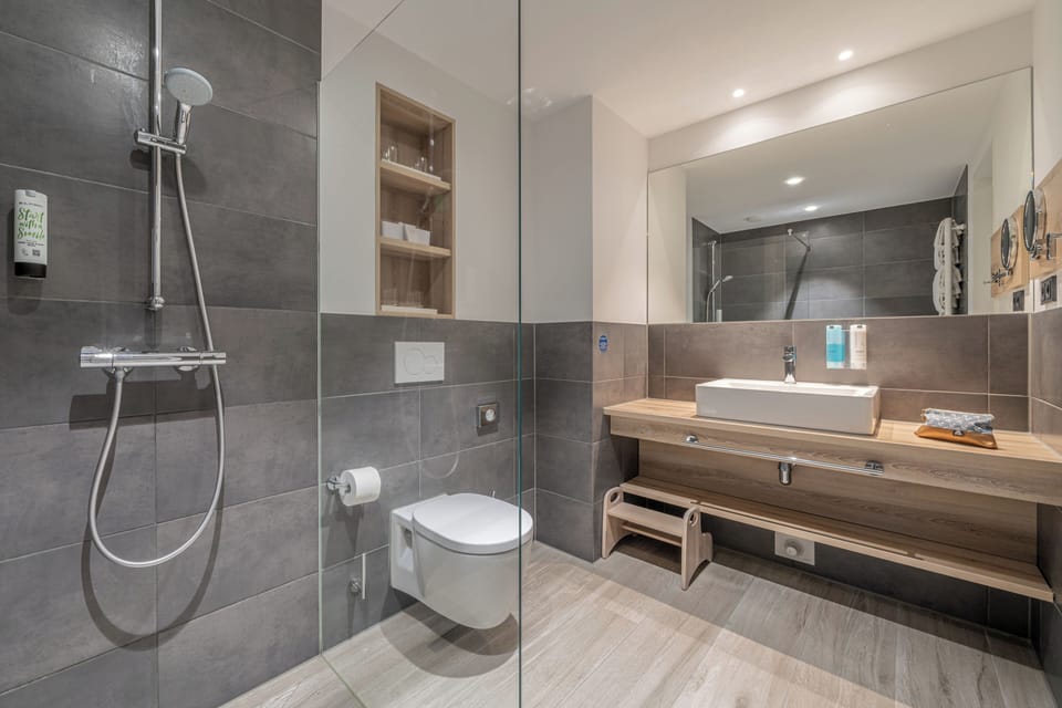Shower, free toiletries, hair dryer, bathrobes