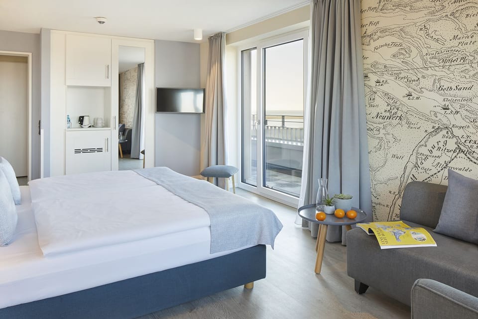 Family Room, Partial Sea View | Hypo-allergenic bedding, in-room safe, soundproofing, free WiFi