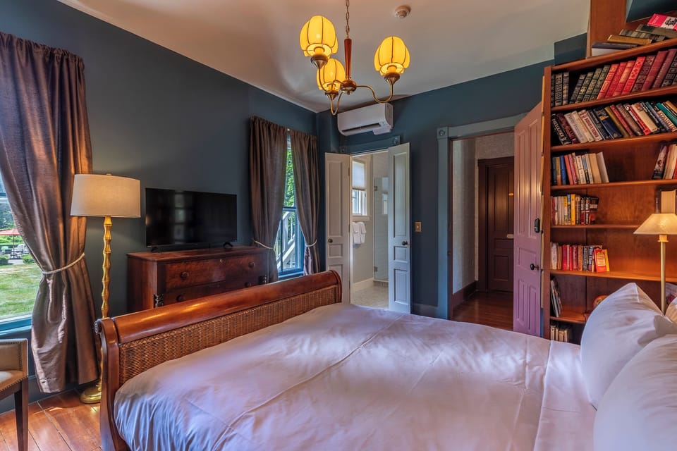 Superior Queen | Down comforters, individually decorated, individually furnished