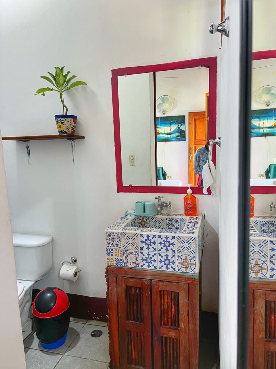 Iron/ironing board, WiFi (free), bed sheets