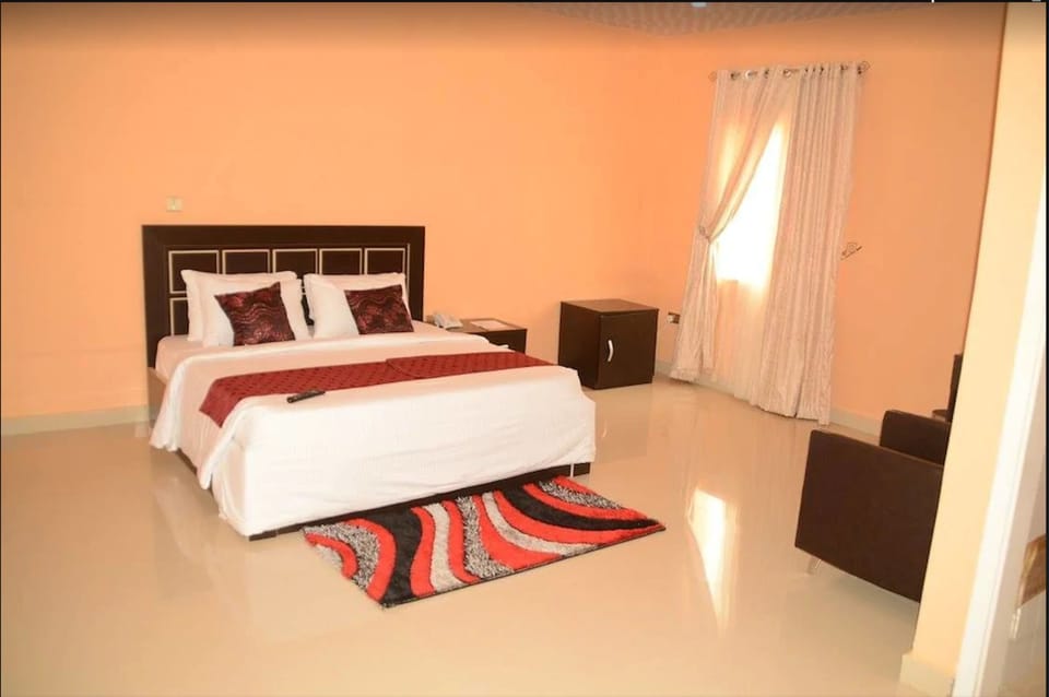 Executive Suite | In-room safe, individually decorated, individually furnished