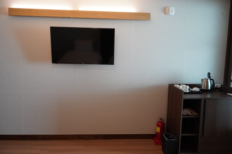 Family Room with Breakfast. Floor heating | Blackout drapes, iron/ironing board, free WiFi, bed sheets