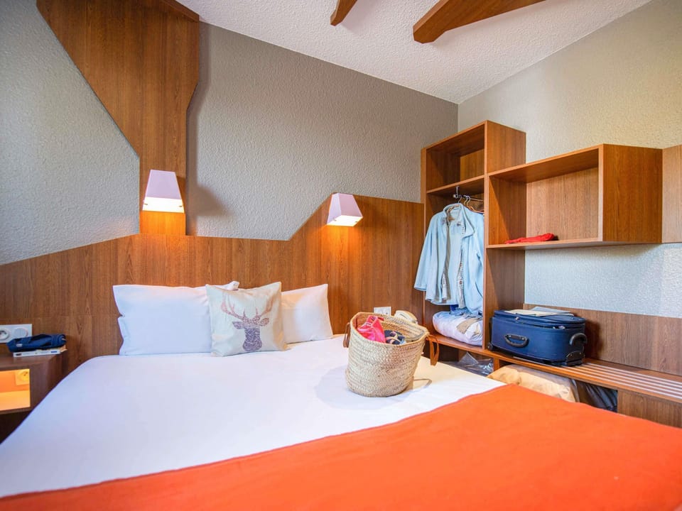 Standard Double Room, 1 Double Bed | In-room safe, desk, soundproofing, free WiFi