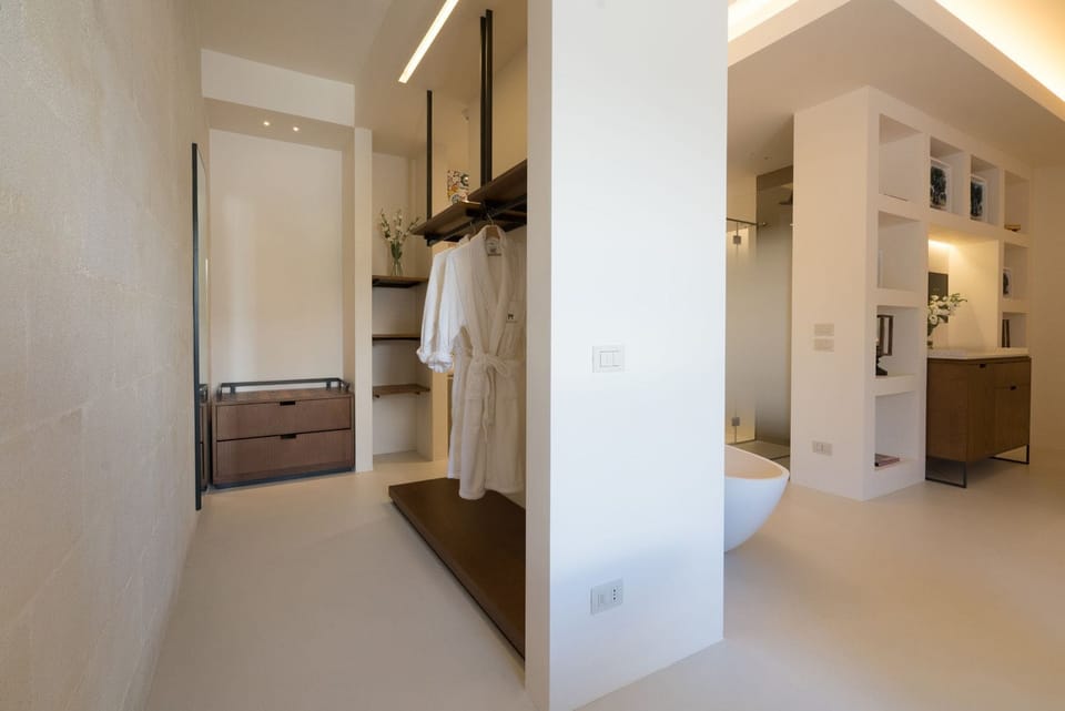 Deluxe Suite, Hot Tub, Ground Floor | Premium bedding, minibar, in-room safe, individually decorated