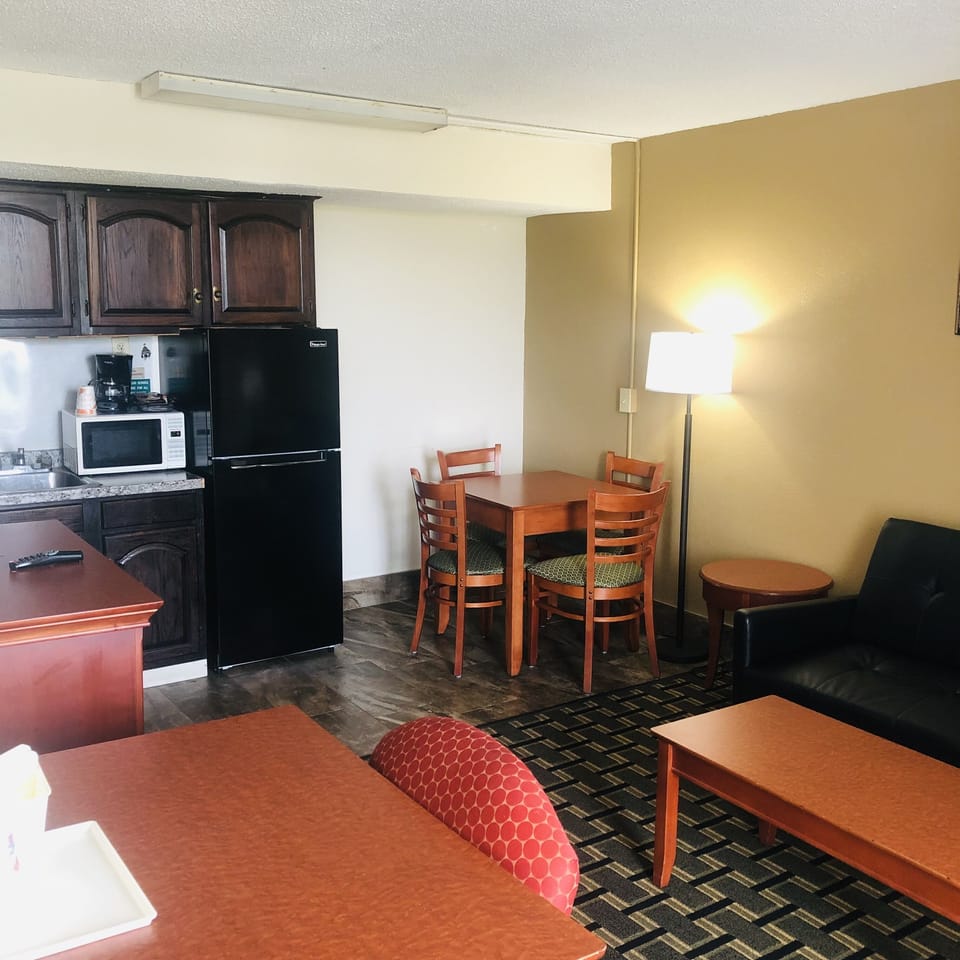 Standard Suite | Private kitchen | Fridge, microwave, coffee/tea maker