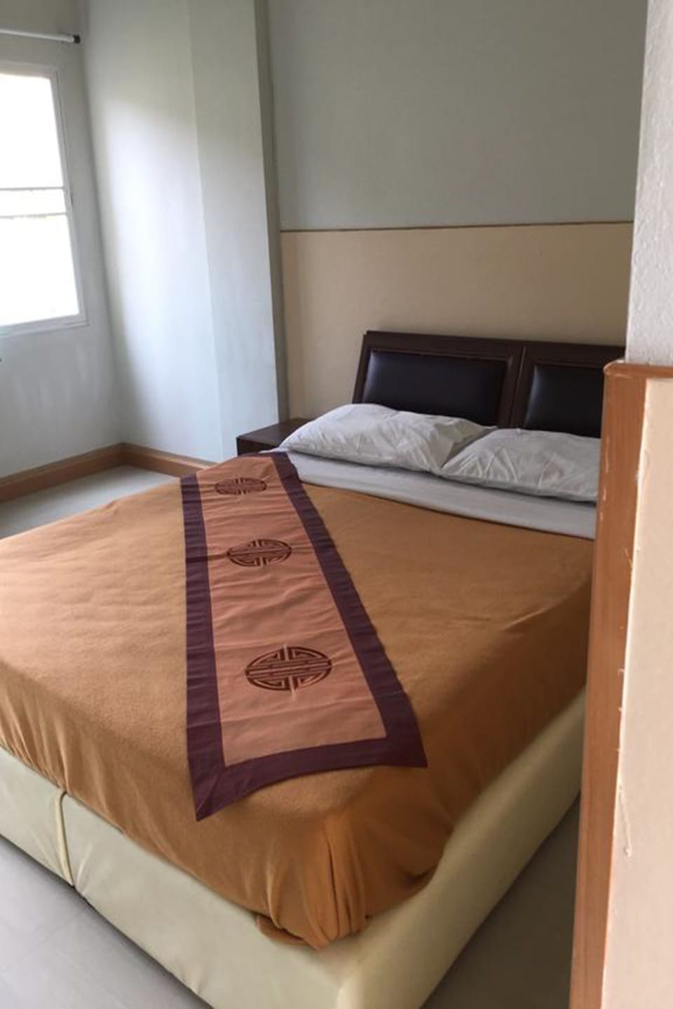Standard Queen Room | Desk, blackout drapes, free WiFi