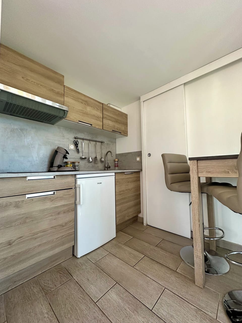 Comfort Studio, Kitchenette, Hill View | Private kitchen | Electric kettle, cleaning supplies