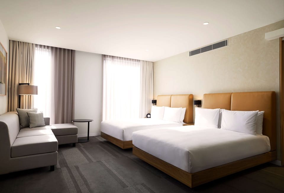 Hypo-allergenic bedding, in-room safe, desk, blackout drapes