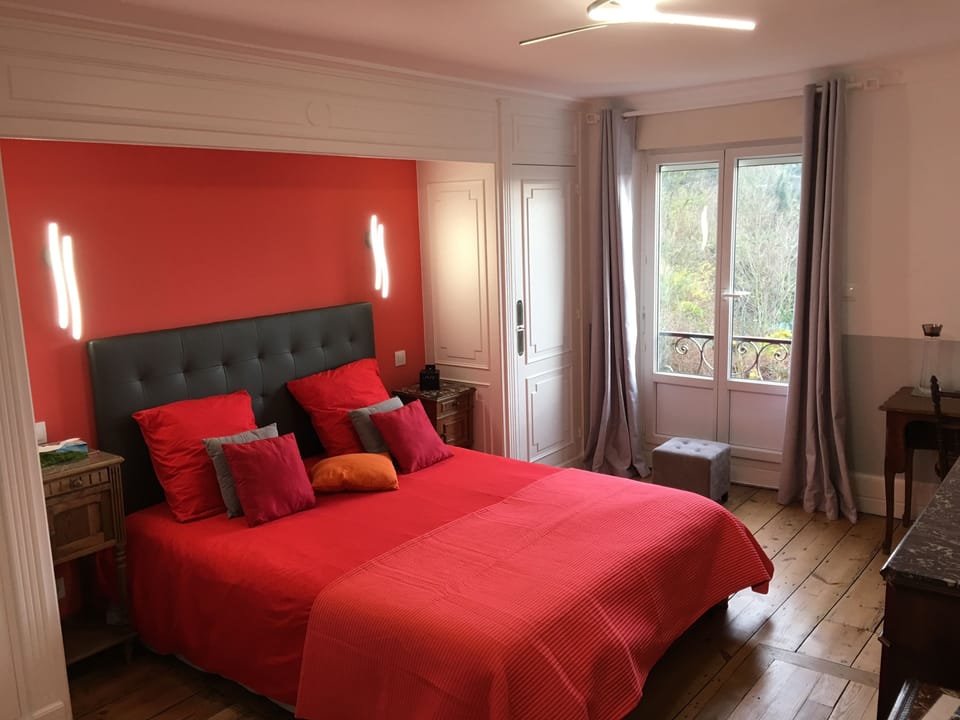 Signature Double Room, 1 Queen Bed, Jetted Tub, Garden Area | Premium bedding, individually decorated, individually furnished
