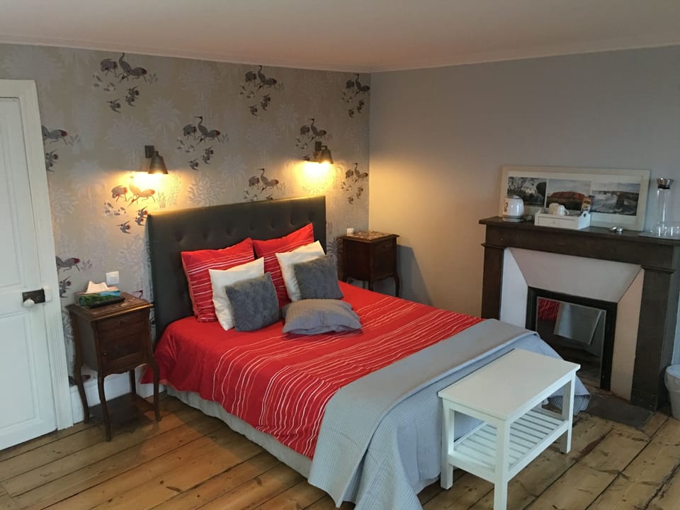 Premium Suite, 2 Bedrooms, Jetted Tub, Garden View | Premium bedding, individually decorated, individually furnished