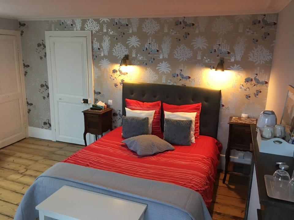 Premium Suite, 2 Bedrooms, Jetted Tub, Garden View | Premium bedding, individually decorated, individually furnished
