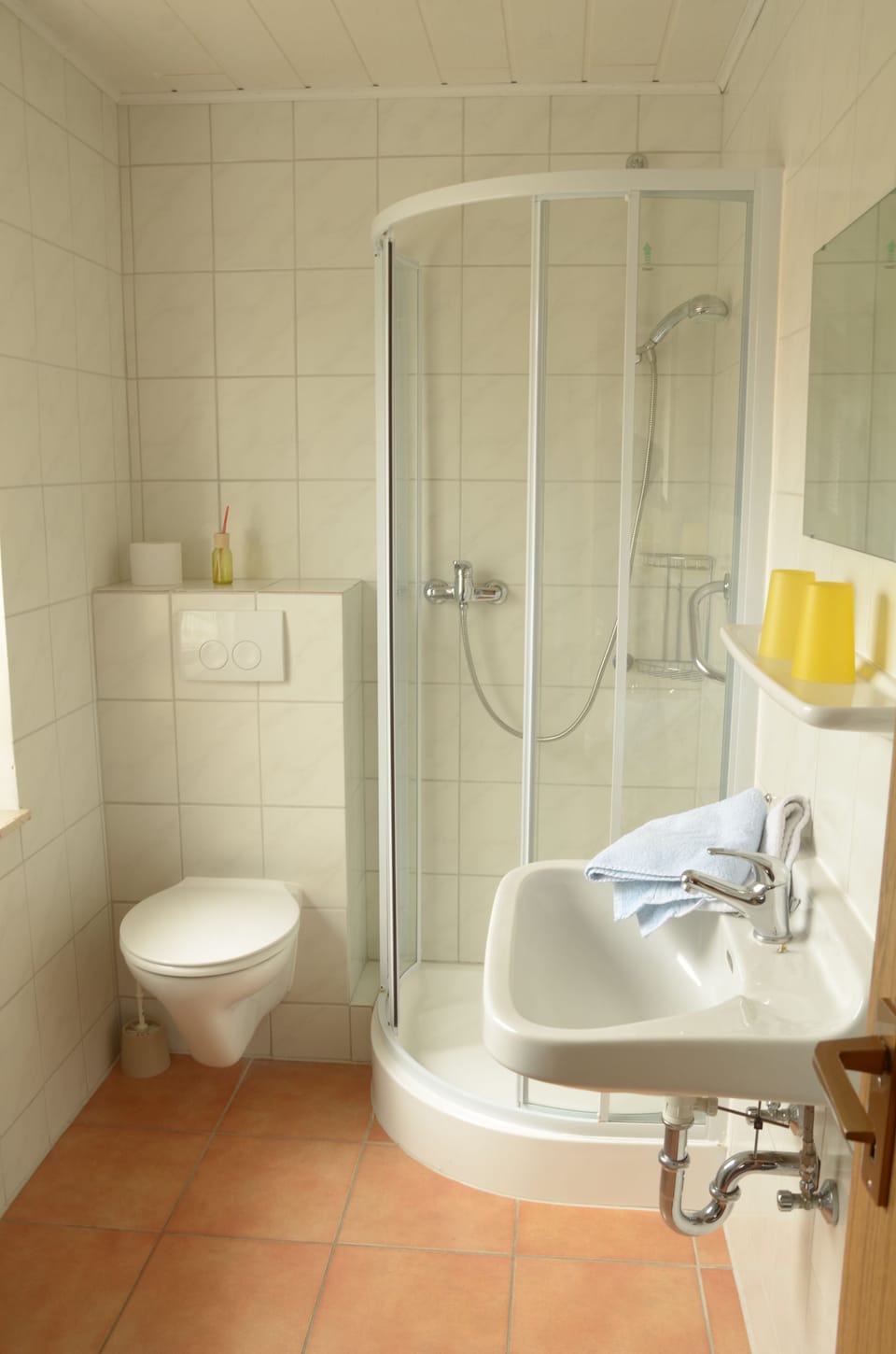 Standard Double Room | Bathroom | Shower, towels