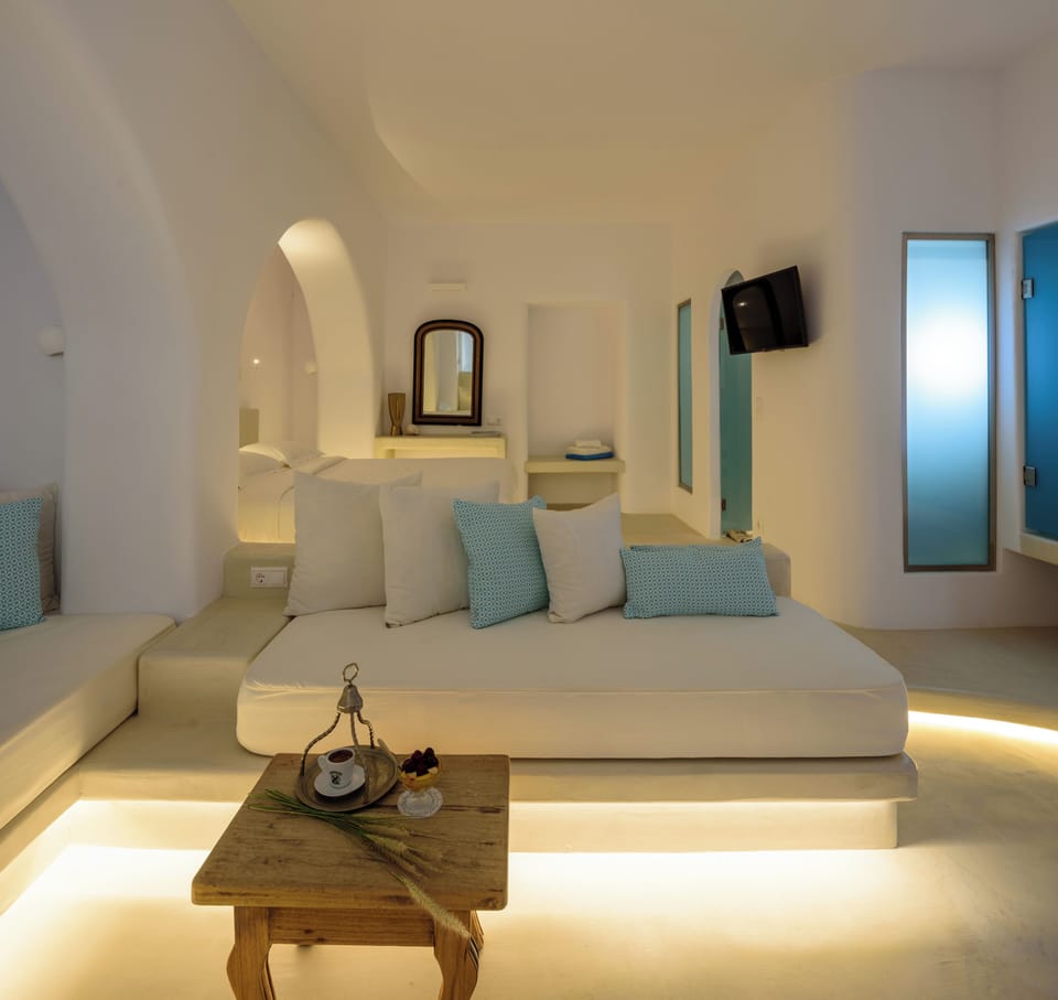 Suite (Melpomeni) | Premium bedding, in-room safe, individually furnished, desk