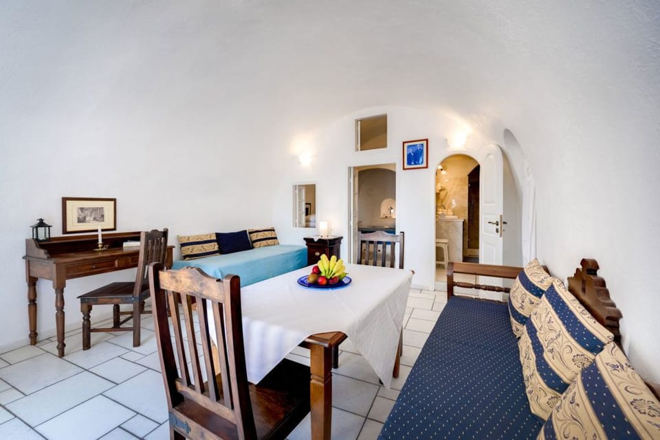 Family Villa, Sea View | Living area | Books