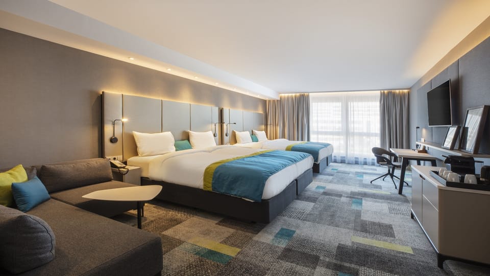 Standard Room, 1 King Bed with Sofa bed | In-room safe, desk, laptop workspace, blackout drapes