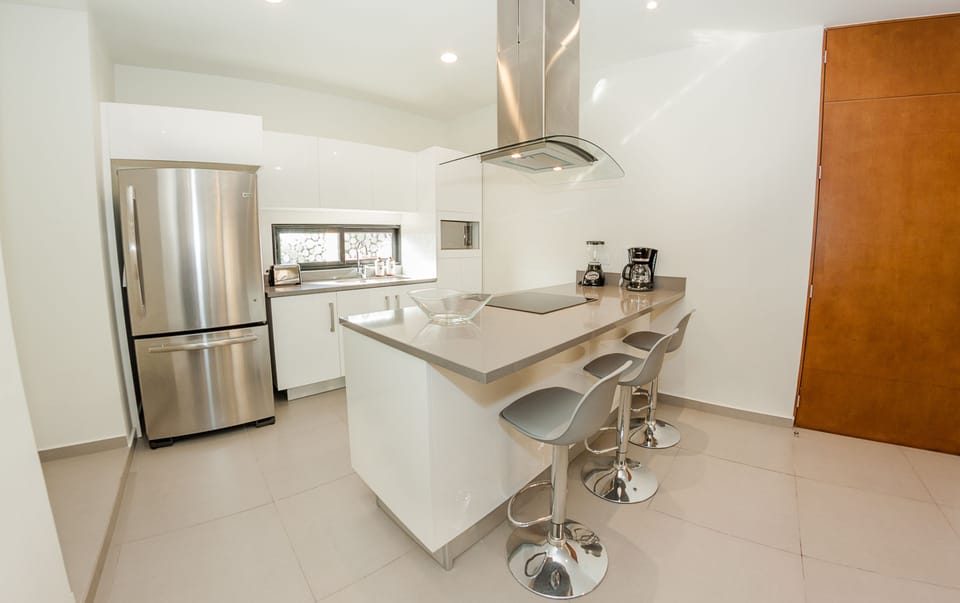 Deluxe Condo, 2 Bedrooms, Garden View, Courtyard Area | Private kitchen | Full-size fridge, microwave, oven, stovetop